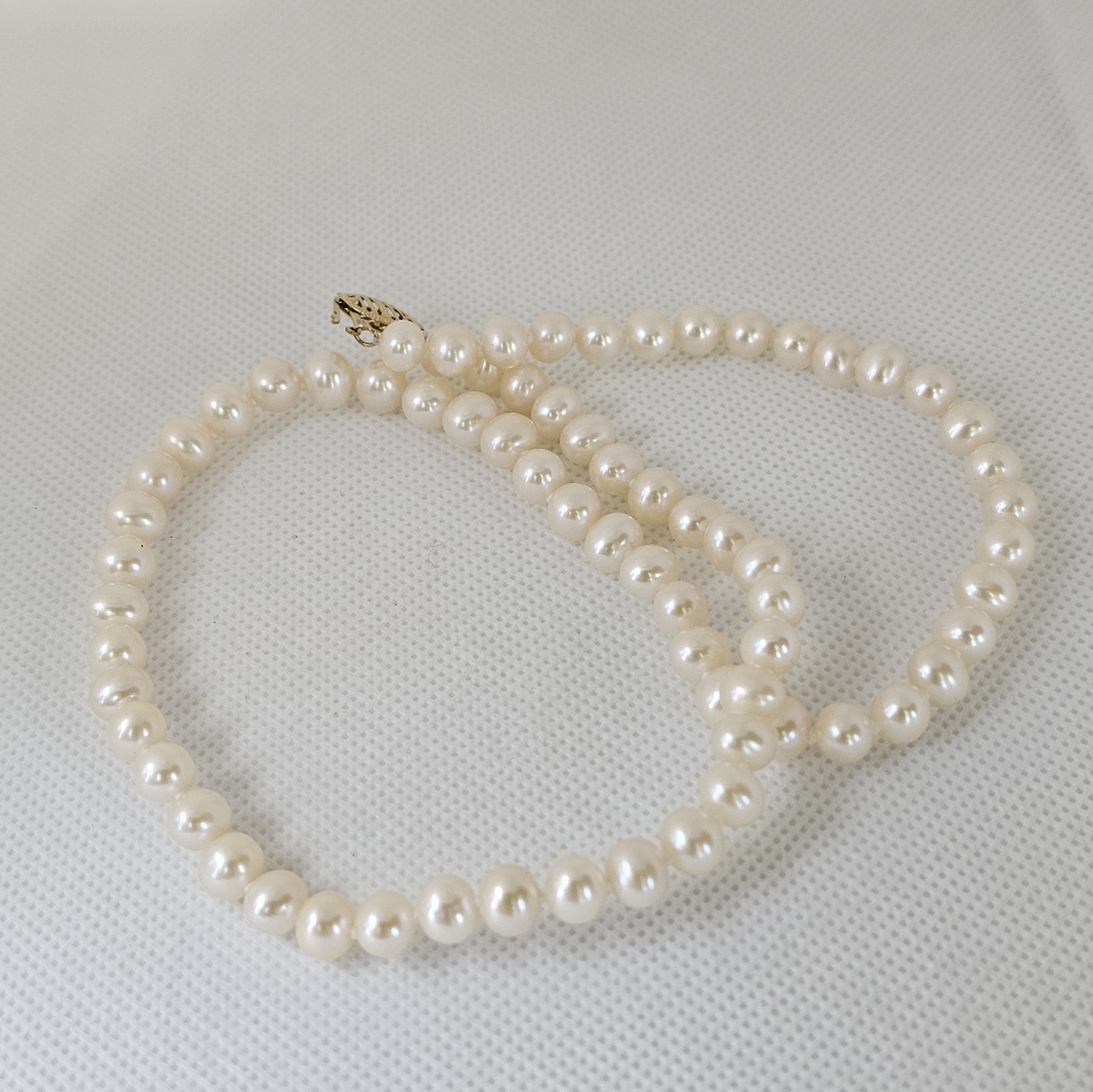 Genuine Cultured Pearls 10K Gold Clasp! - Picture 8 of 8